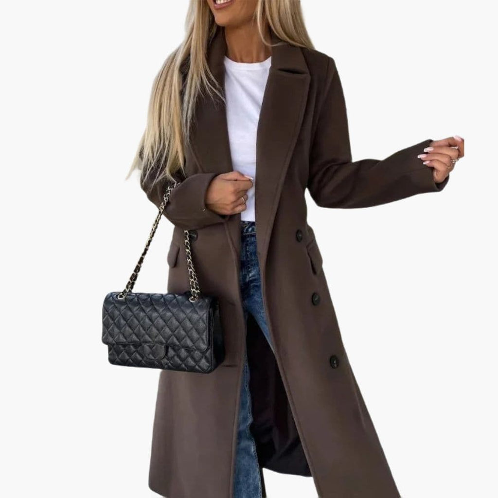 Damski długi trencz z paskiem i zapięciem na guziki