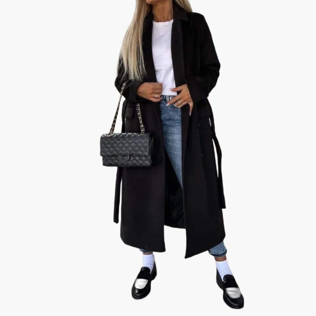 Damski długi trencz z paskiem i zapięciem na guziki