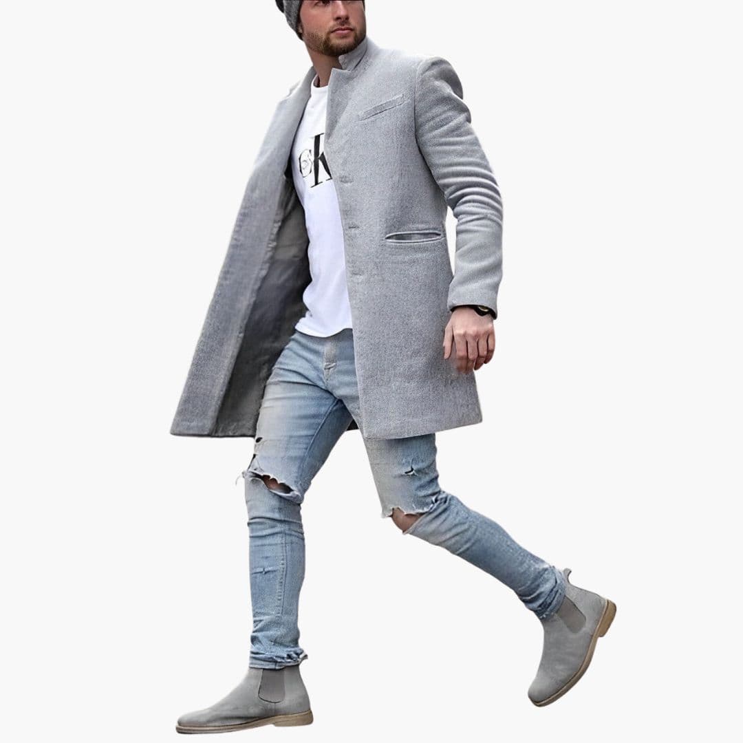 Długi płaszcz męski ze stójką i kieszeniami z przodu